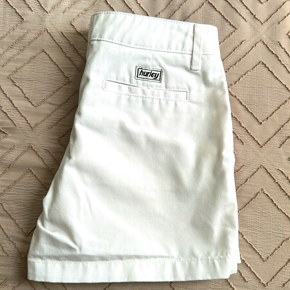 Women’s Hurley Golf or Casual Shorts - Picture 2 of 3